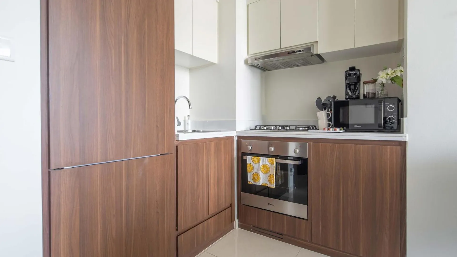 Frank Porter - Vera Residences Dubai 0*,